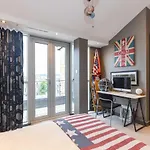 Joivy Beautiful Penthouse With Terrace & Jacuzzi Edinburgh
