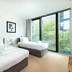 Altido Elegant Flat Near The Meadows With Parking