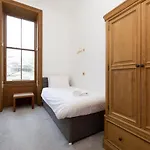 Appartamento Joivy Spacious Near The Meadows Edimburgo