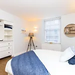 Luxury Modern 3 Bedroom In Centre Appartement *