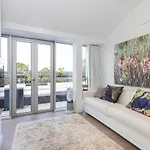 Joivy Beautiful Penthouse With Terrace & Jacuzzi Daire