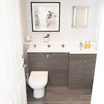 Luxury Modern 3 Bedroom In Centre