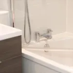 Luxury Modern 3 Bedroom In Centre *