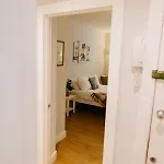 Luxury Modern 3 Bedroom In Centre *