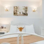 Luxury Modern 3 Bedroom In Centre *