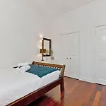 Exquisite & Lively With Fireplace & Panoramic Views Appartamento *