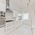 Exquisite & Lively With Fireplace & Panoramic Views Appartamento