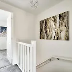 2-bedroom With Private Garden & Parking