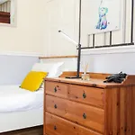 Beautiful 4 Bedroom - Free Parking *