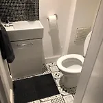 One Bedroom Flat On Ground Floor דירה *