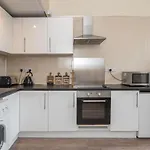 Spacious Ensuite In City Centre - Excellent Location