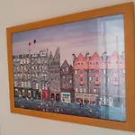 Modern Royal Mile 2 Bed Flat - Pass The Keys Эдинбург