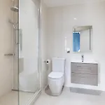 Heeton Concept Queen Street Aparthotel 4*