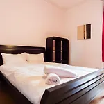 My Meadows, Centre Apartment, Sunny&spacious דירה *