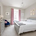Elegant 2-bedroom In Centre *
