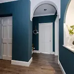 Elegant 2-bedroom In Centre Apartmán *