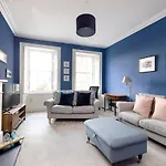 Apartmán Elegant 2-bedroom In Centre *