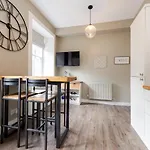 Apartmán Elegant 2-bedroom In Centre