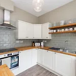 Elegant 2-bedroom In Centre * Edinburgh