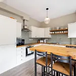 Elegant 2-bedroom In Centre *