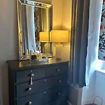 Large 2 Bedroom, Ground Floor Flat, Close To