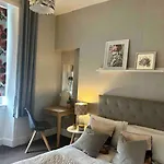 Large 2 Bedroom, Ground Floor Flat, Close To *