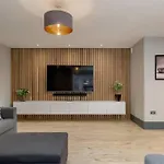Immaculate 3 Bed With Private Entrance In Inverleith *