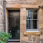Immaculate 3 Bed With Private Entrance In Inverleith