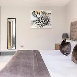 Immaculate 3 Bed With Private Entrance In Inverleith *