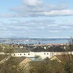 15 Mins To Princes Street Spacious Lakeside With Free Parking