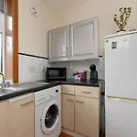 Spacious Murrayfield Flat - Pass The Keys
