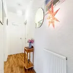 בית נופש Spacious Murrayfield Flat - Pass The Keys אדינבורו