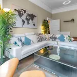 Elegant 2bed-central -by Homes Edinburgh