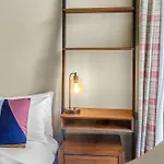 Elegant 2bed-central -by Homes Apartment