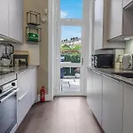 Elegant 2bed-central -by Homes