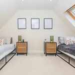 The Gate House - 3 Bed & Parking *