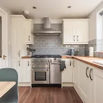Cosy Roseburn Apartment, - 2 Bedrooms, Free Parking Edinburgh