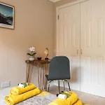 Cosy Roseburn Apartment, - 2 Bedrooms, Free Parking * Edinburgh