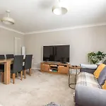 Cosy Roseburn Apartment, - 2 Bedrooms, Free Parking Apartment