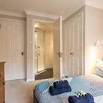 Cosy Roseburn Apartment, - 2 Bedrooms, Free Parking * Edinburgh