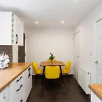Stylish 3 Bed Abode - Parking And Garden Edimburgo