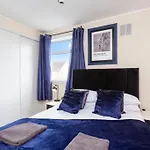 Stylish 3 Bed Abode - Parking And Garden Hotel