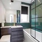 Stylish 3 Bed Abode - Parking And Garden Hotel *