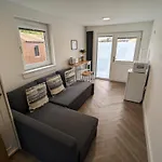 Проживание в семье En-suite Double With Private Entrance *