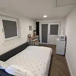 Ubytování v soukromí En-suite Double With Private Entrance *