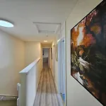 4 Bed House With 6 Beds * エディンバラ