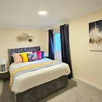 4 Bed House With 6 Beds アパート *