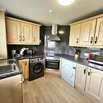 4 Bed House With 6 Beds * エディンバラ