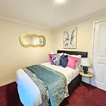 アパート 4 Bed House With 6 Beds