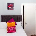 Warm 1 Bed By Holyrood Palace And Park!